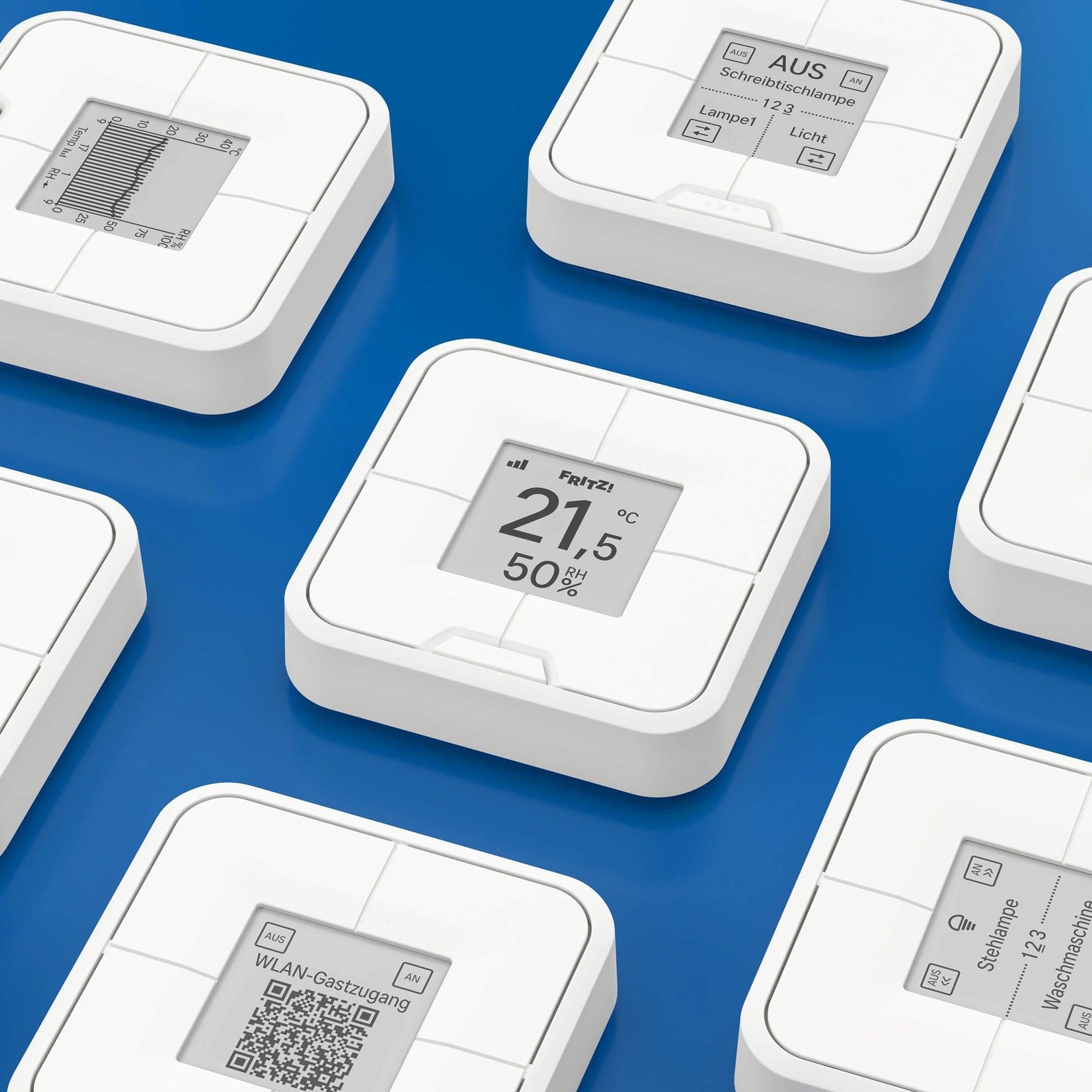 FRITZ!DECT 440 Smart Home Fernbedienung mit E-Paper-Display auf blauem Hintergrund.