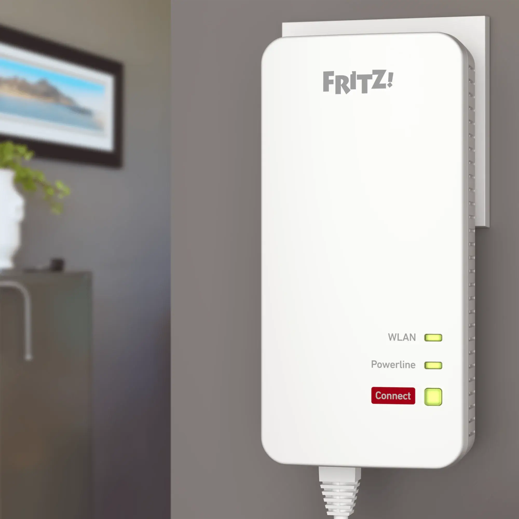 FRITZ!Powerline 1240 AX auf grauem Hintergrund, Powerline-Adapter mit WLAN und Powerline-Signalanzeigen.