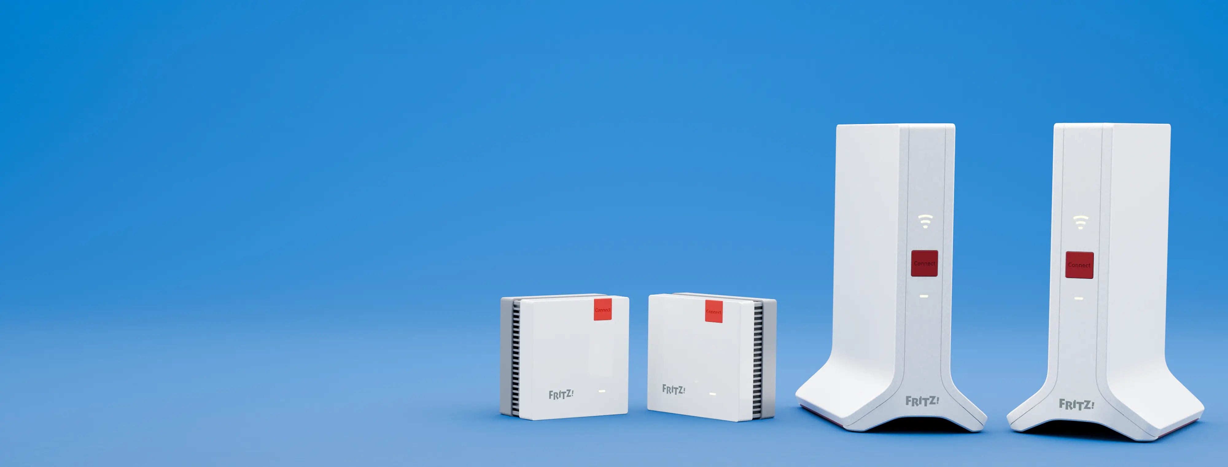 Moderne weiße Router und Signalverstärker auf blauem Hintergrund für zuverlässige Netzwerkverbindungen.