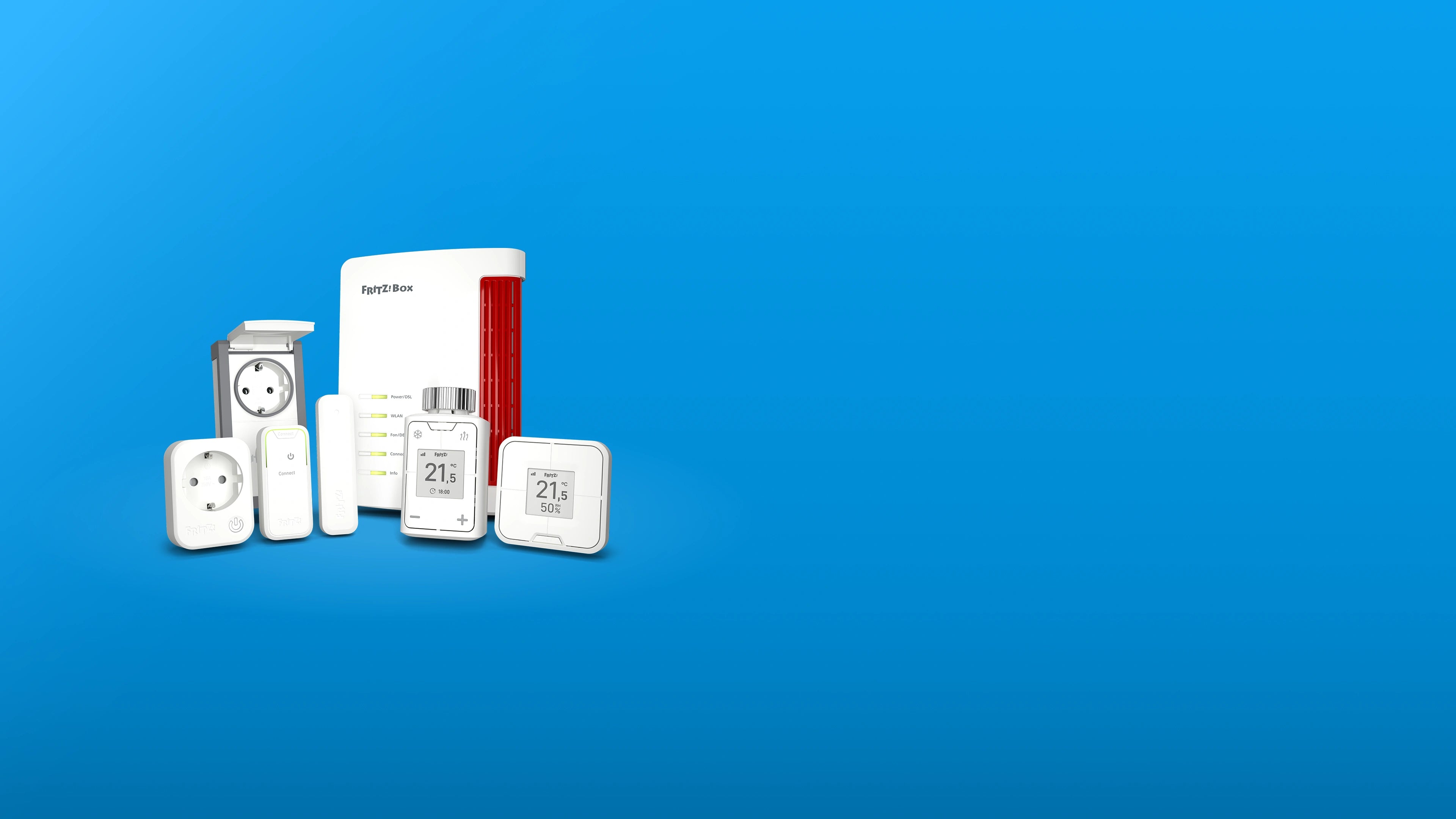 Smart Home Geräte auf blauem Hintergrund, darunter Steckdosen, Thermostate und Sicherheitsgeräte.