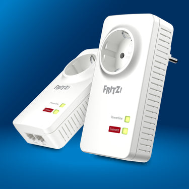 FRITZ!Powerline 1220 Set auf blauem Hintergrund