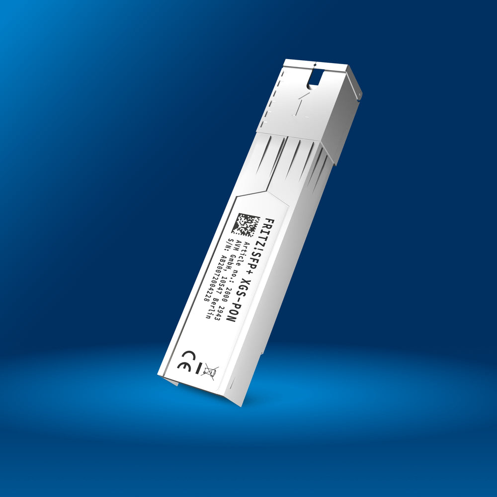 FRITZ!SFP XGS-PON Glasfasermodul auf blauem Hintergrund