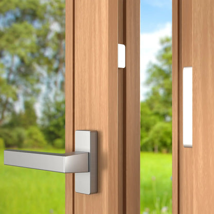 FRITZ!Smart Control 350 Tür-/Fensterkontakt an offenem Holzfenster mit Blick ins Freie.